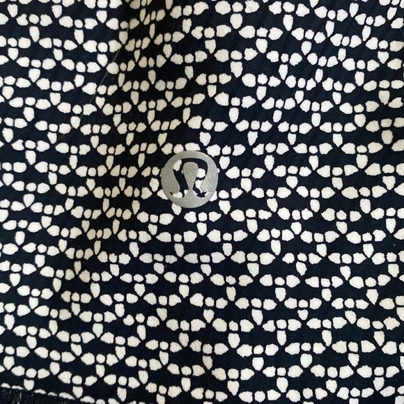 Lululemon Black and White Women's Shorts - Picture 3 of 4
